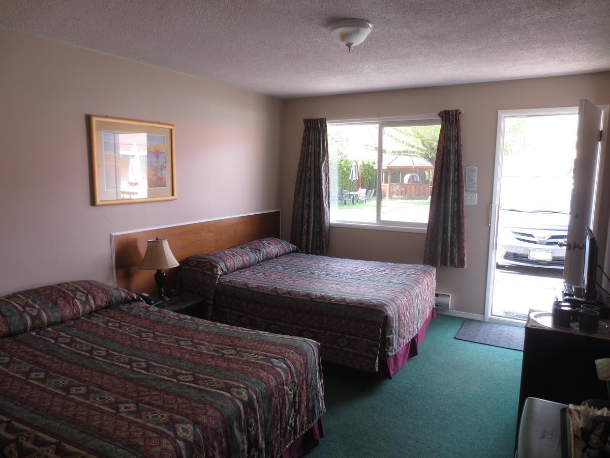Overlander Motel Chase