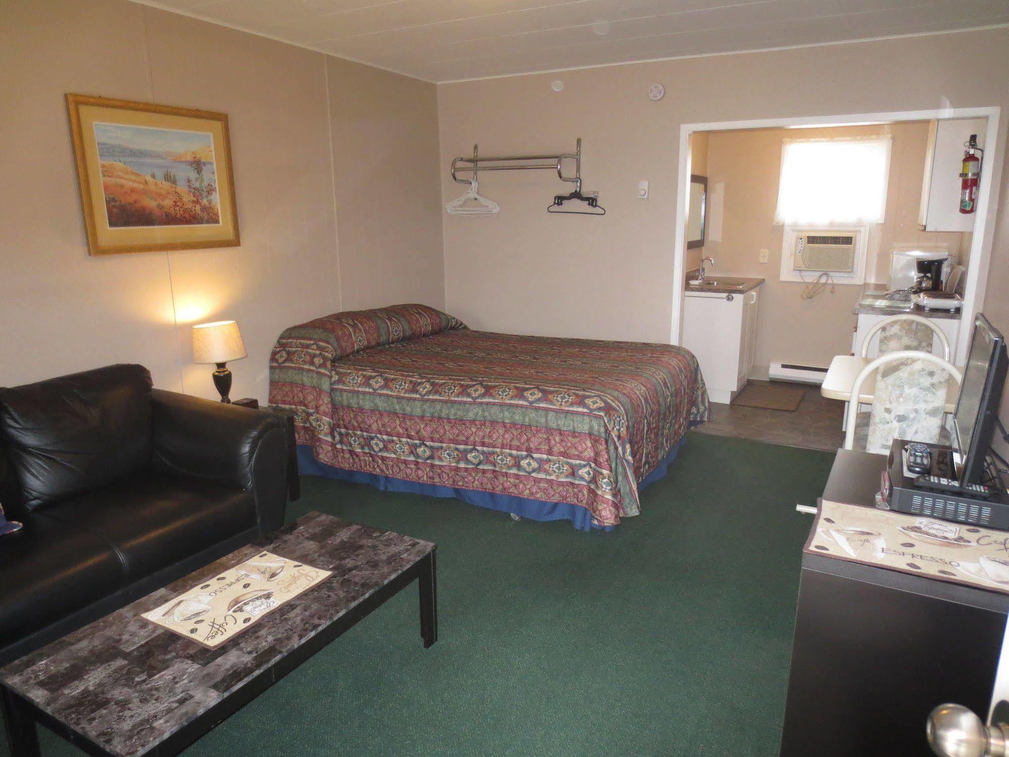 Overlander Motel Chase